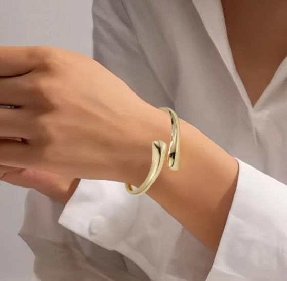 GOLDEN ARC SET NECKLACE + BRACELET