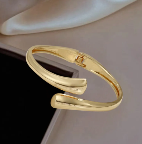 GOLDEN ARC SET NECKLACE + BRACELET