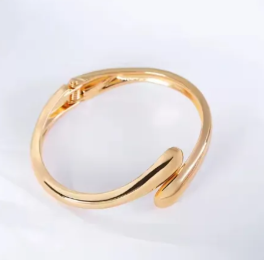GOLDEN ARC SET NECKLACE + BRACELET