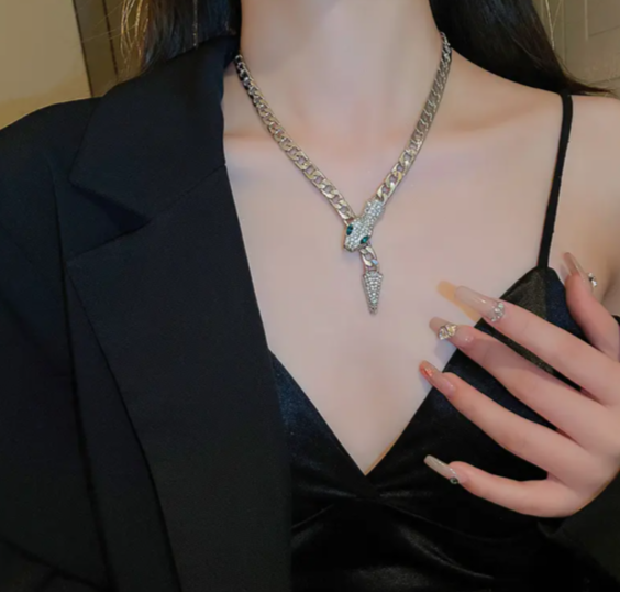 SNAKE CHAIN NECKLACE