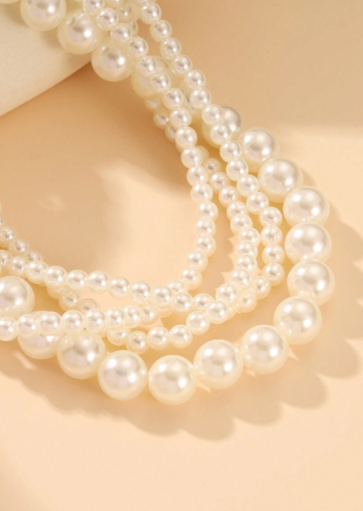 CLASSIC PEARLS NECKLACE