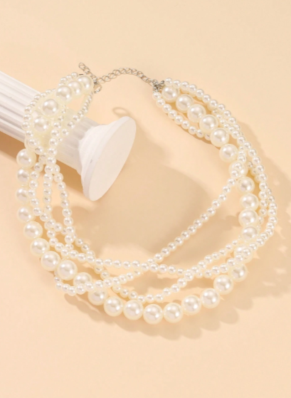 CLASSIC PEARLS NECKLACE