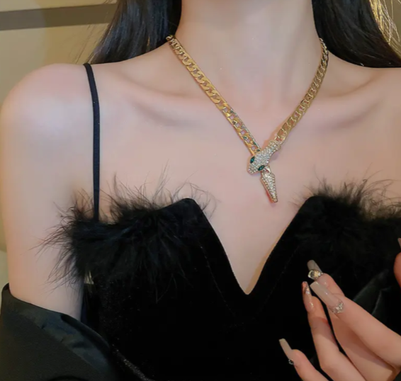 SNAKE CHAIN NECKLACE